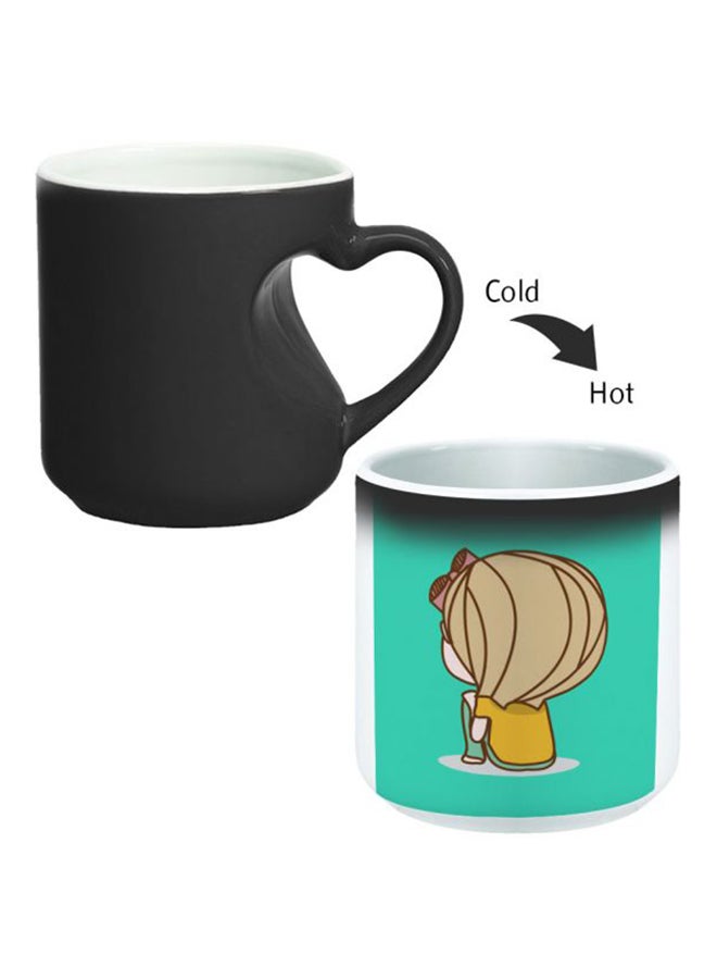 ديكالاك كوب سحري من السيراميك مزود بمقبض على شكل قلب بتصميم منحنٍ إلى الداخل أسود/ أبيض - Image 2