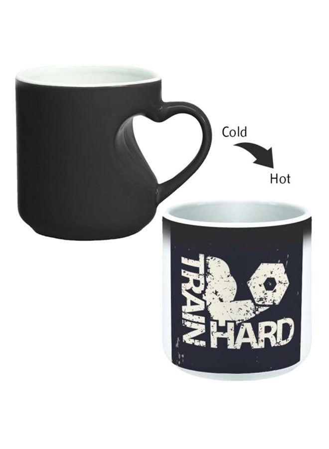 ديكالاك كوب سحري من السيراميك مزود بمقبض على شكل قلب بتصميم منحنٍ إلى الداخل أسود/ أبيض - Image 2