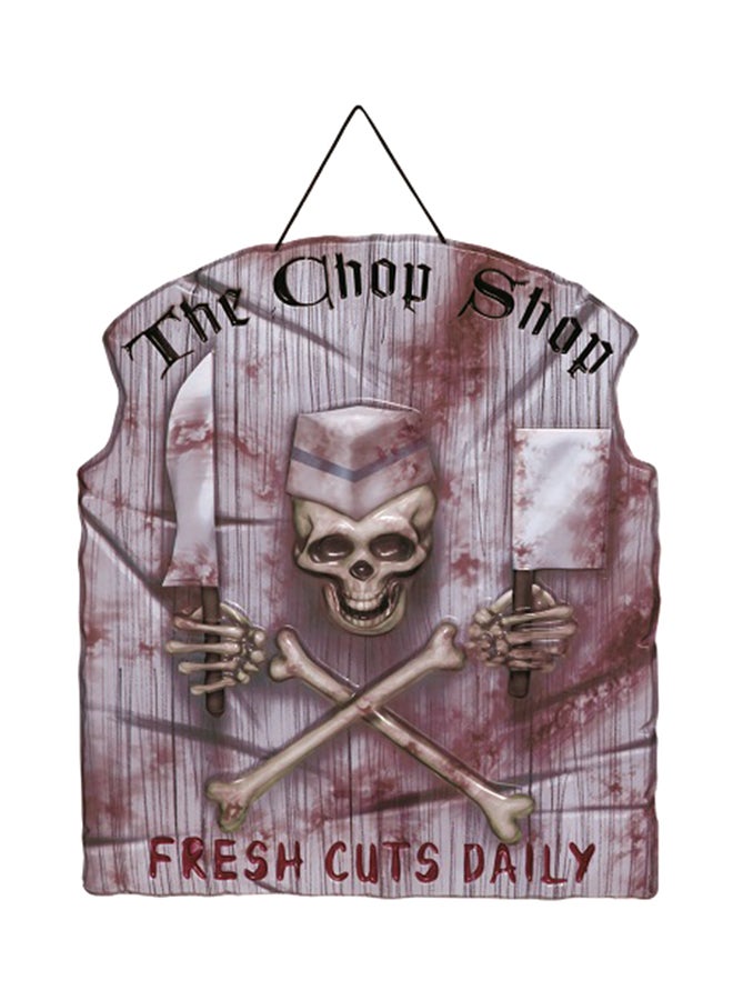 أمسكان لافتة بارزة مكتوب عليها Chop Shop