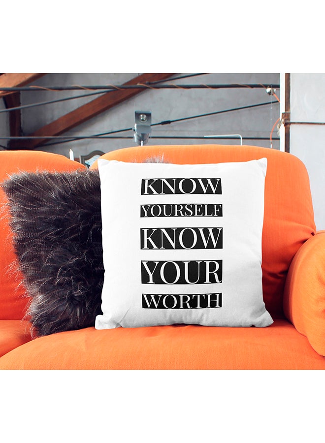 وسادة زينة مطبوع عليها عبارة "Know Yourself Know Your Worth" للشباب أبيض/ أسود 16x16بوصة - Image 3