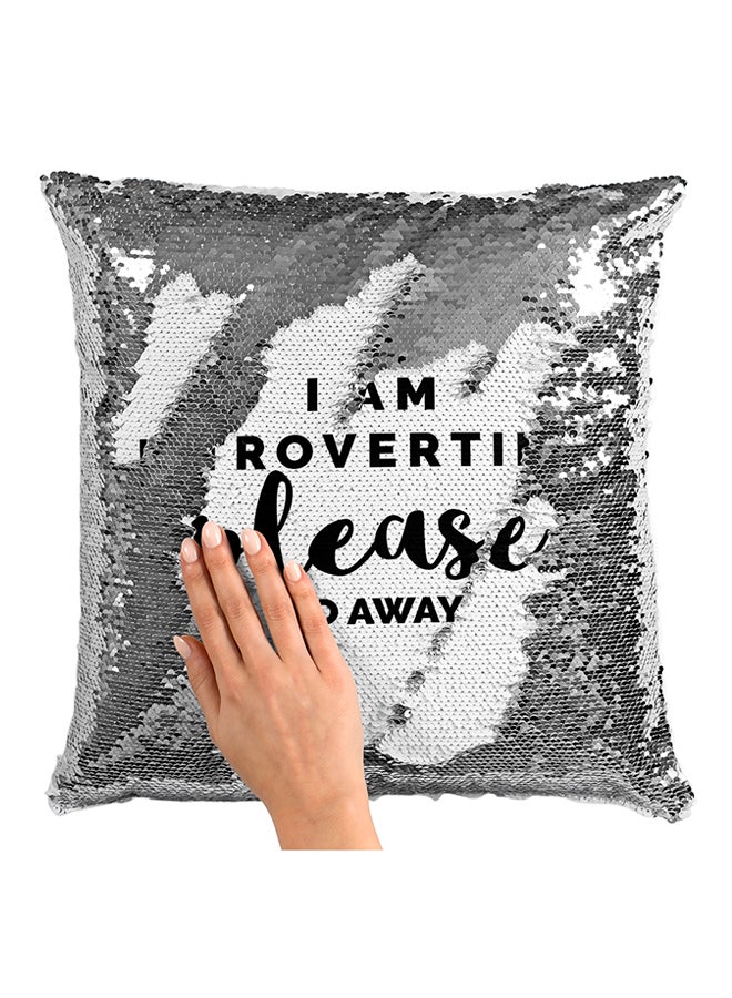 وسادة مزينة بالترتر ونمط مطبوع لعبارة "I Am Introverting Please Go Away" أبيض/أسود/فضي 16x16بوصة - Image 3
