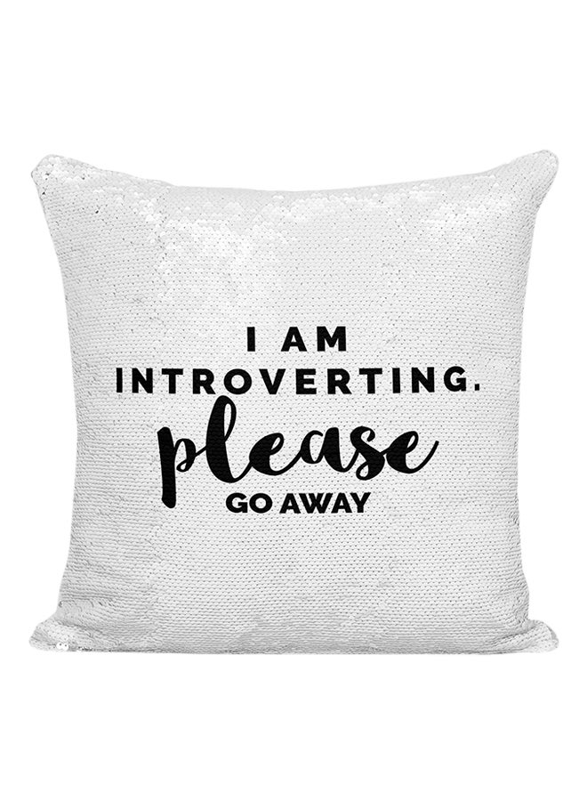 وسادة مزينة بالترتر ونمط مطبوع لعبارة "I Am Introverting Please Go Away" أبيض/أسود/فضي 16x16بوصة - Image 1