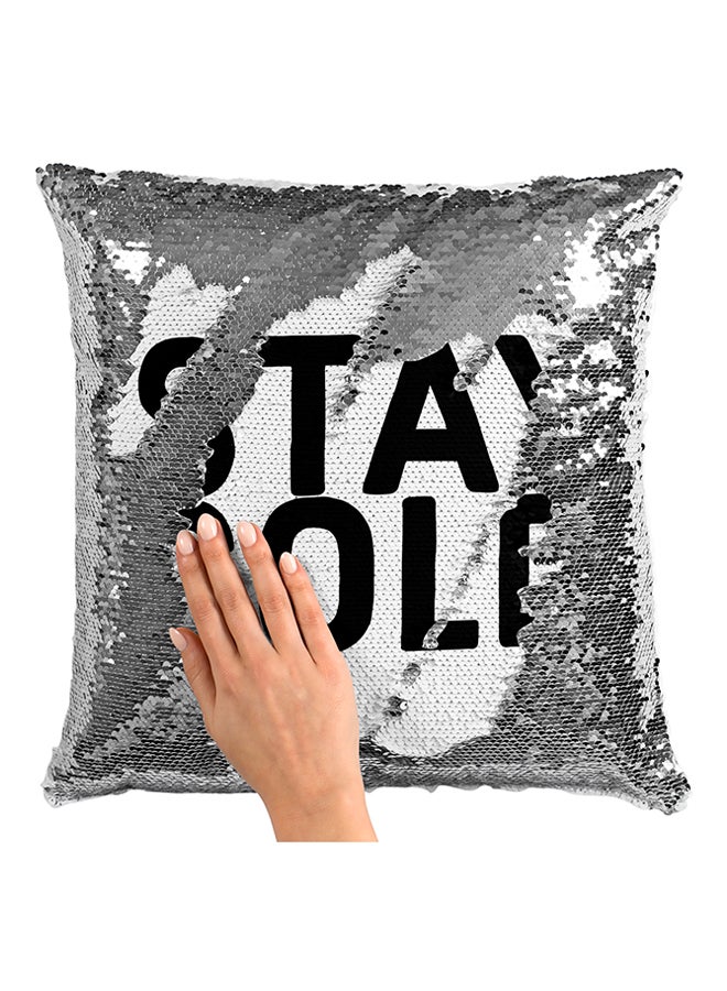 وسادة مزينة بالترتر ونمط مطبوع لعبارة "Stay Gold" أبيض/ أسود 16x16بوصة - Image 3