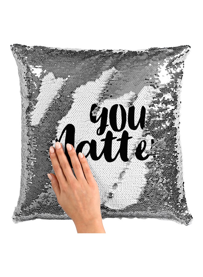 وسادة مزينة بالترتر ونمط مطبوع للعبارة التحفيزية "You Matter" أبيض/ أسود 16x16بوصة - Image 3