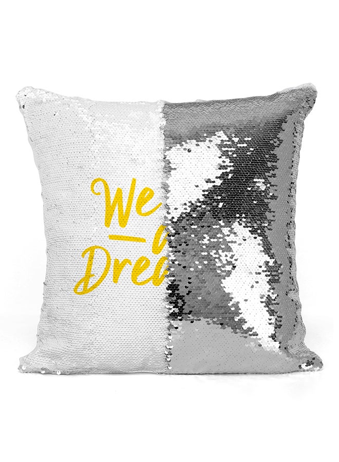 وسادة مزينة بالترتر ونمط مطبوع لعبارة "We Are All Dreamers" أصفر/أبيض/فضي 16x16بوصة - Image 2