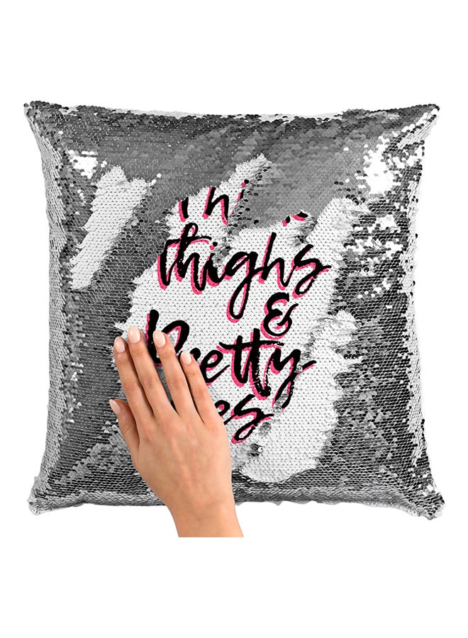 وسادة مغطاة بالترتر مطبوعة بعبارة "My Sister Has An Awesome Brother" فضي/أسود/وردي 16x16بوصة - Image 3