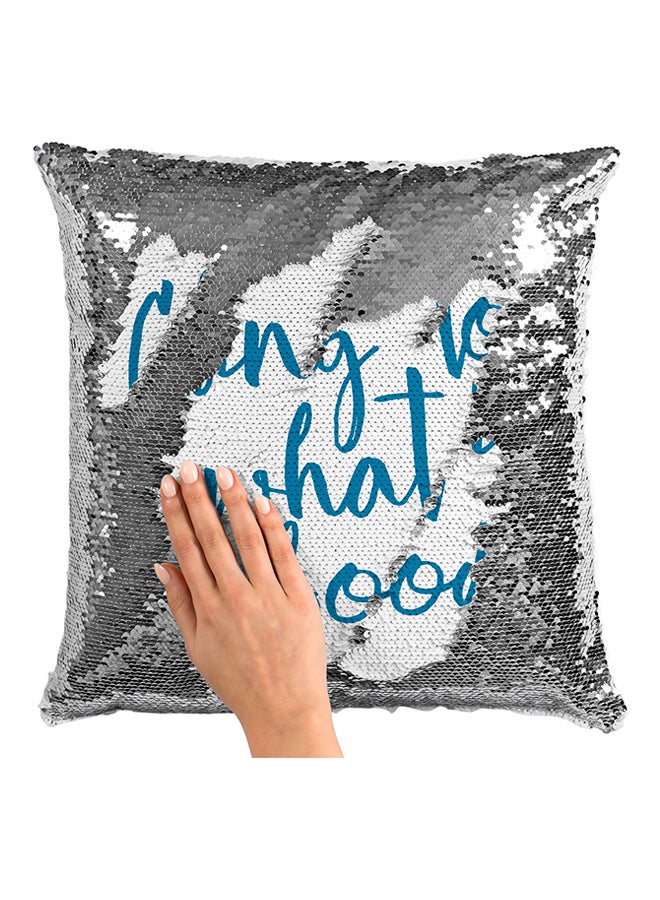 وسادة مزينة بالترتر مطبوع عليها عبارة "Cling To What Is Good" أبيض/أزرق 16x16بوصة - Image 3
