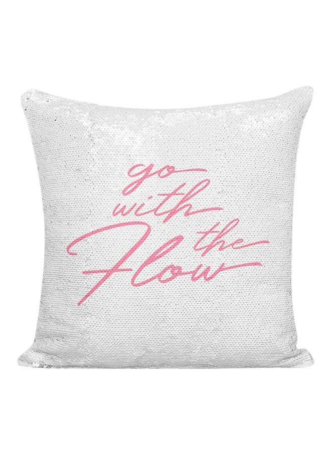 وسادة مغطاة بالترتر مطبوعة بعبارة "Go With The Flow" أبيض/ وردي 16x16بوصة - Image 1