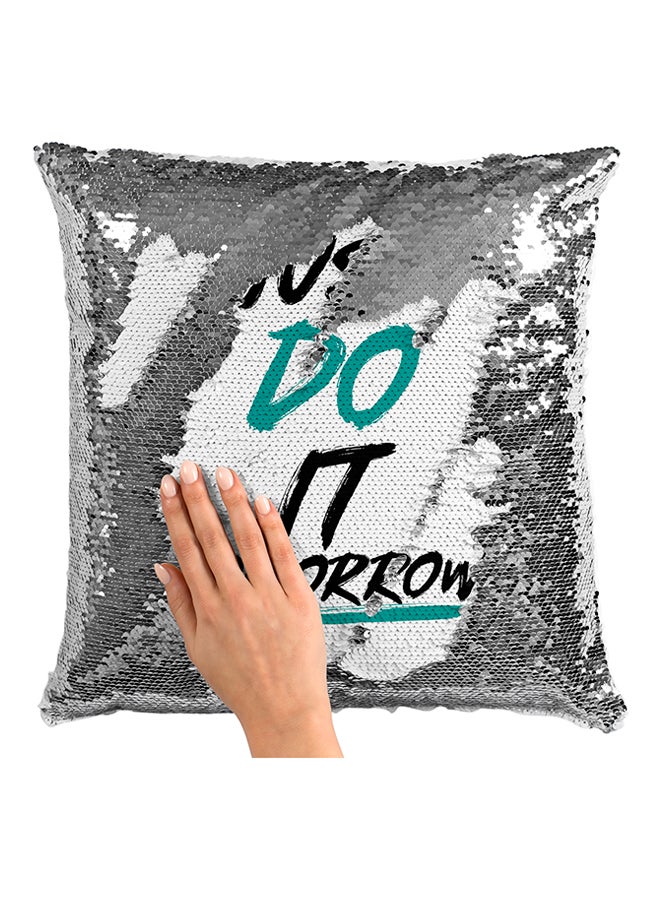 وسادة مطرزة بالترتر مطبوعة بعبارة "Just Do It Tomorrow" أبيض/فضي/أخضر 16x16بوصة - Image 3