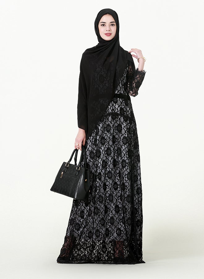 عباية بأكمام طويلة بنمط رقع وبقبة على شكل حرف V أسود - Image 5