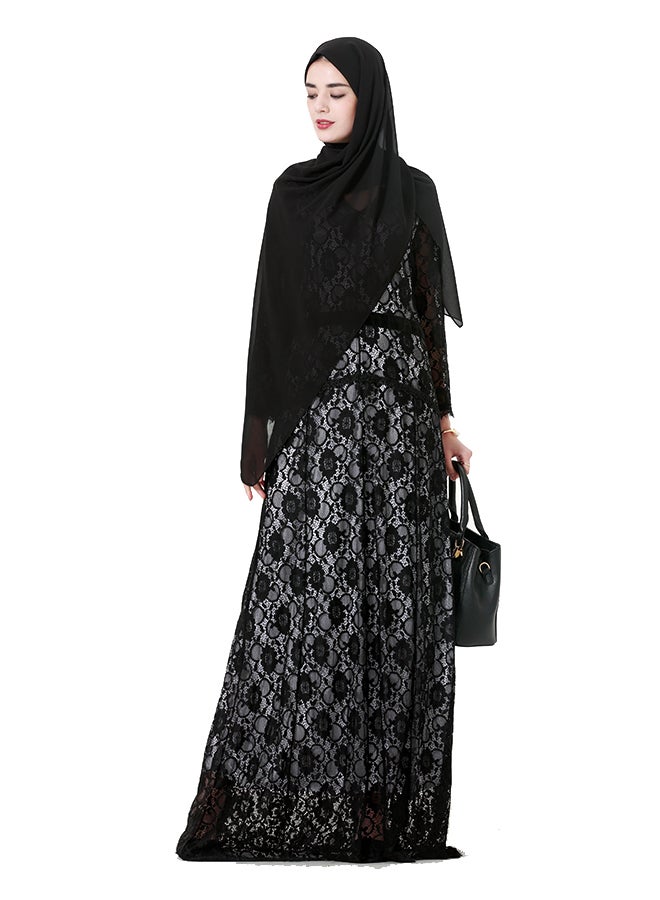 عباية بأكمام طويلة بنمط رقع وبقبة على شكل حرف V أسود - Image 4