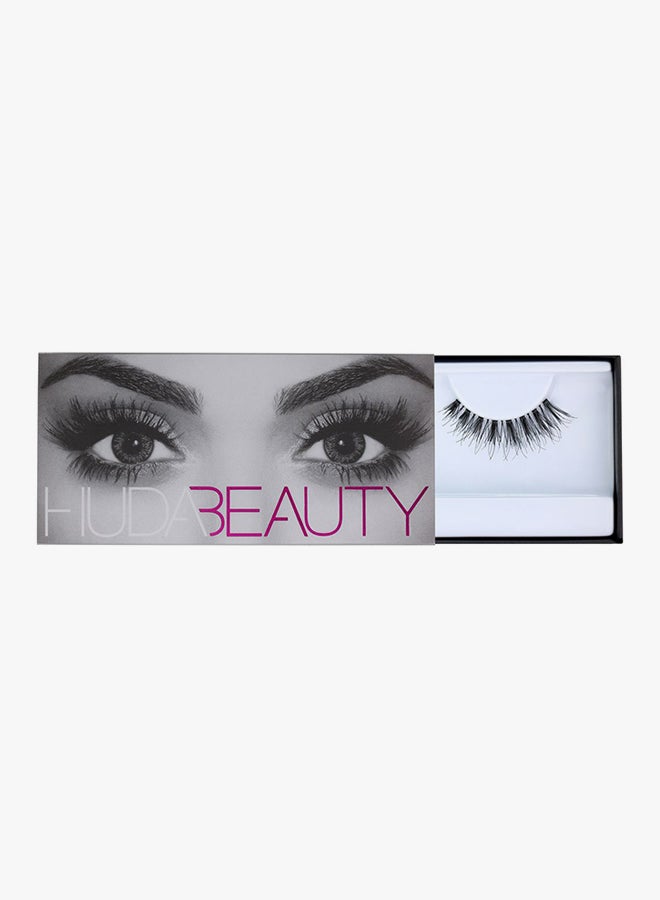 HUDA BEAUTY - Classic Synthetic Eyelash Giselle No.1 - Image 1