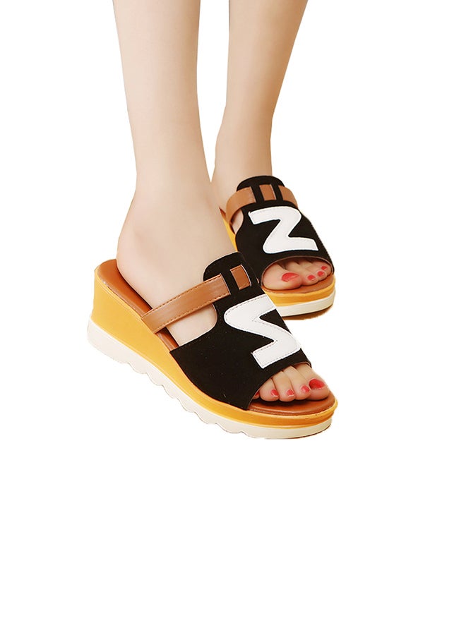 شاربدو صندل كاجوال مفتوح من الخلف بكعب سميك بني/ أسود - Image 5