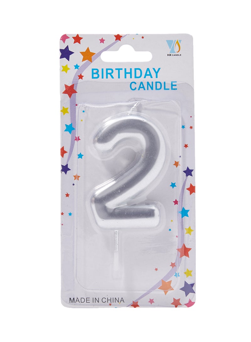 شمعة بتصميم فريد على شكل رقم 2