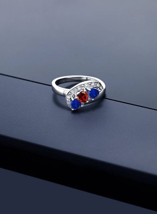 جم ستون كينج خاتم من الفضة الإسترليني عيار 925 مرصع بالياقوت الصناعي الأزرق والعقيق الأحمر على شكل قلب وزن 1.39 قيراط من جيم ستون كينج - Image 3