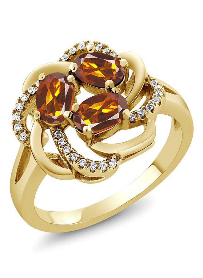 جم ستون كينج خاتم مصنوع من الفضة ومطلي بالذهب عيار 18 قيراط ومرصع بحجر السترين بلون أحمر وبرتقالي ووزن 1.57 قيراط بتصميم بيضاوي من جيم ستون كينج - Image 2