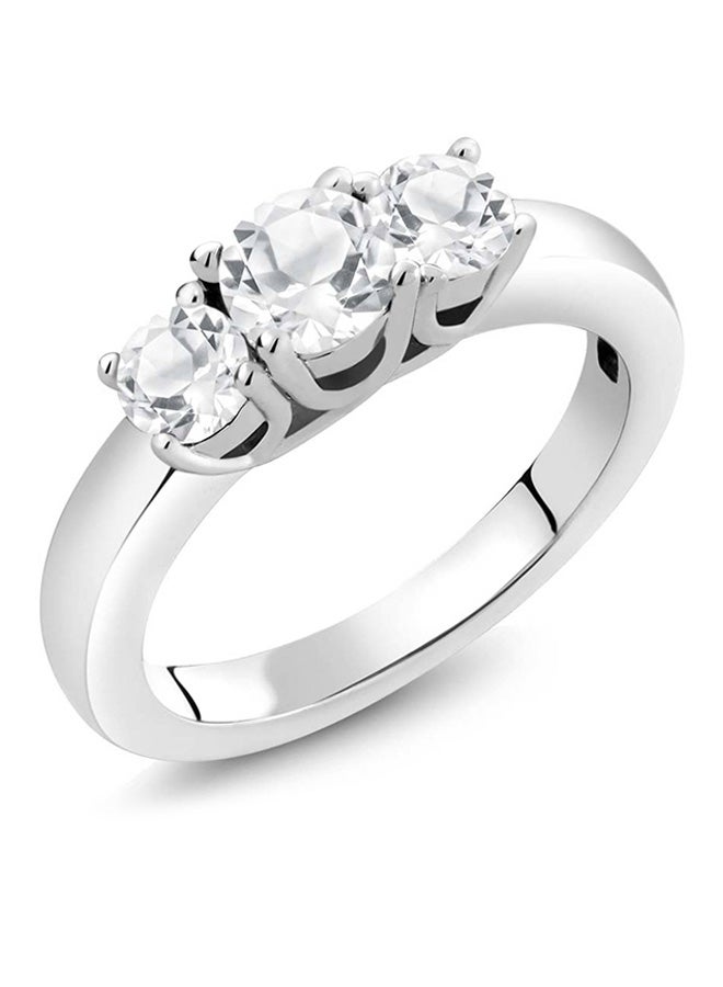 جم ستون كينج خاتم من الفضة الإسترليني عيار 925 مرصع بثلاثة أحجار توباز أبيض طبيعية بتصميم مستدير بوزن 1.16 قيراط للنساء من جيم ستون كينج - Image 2