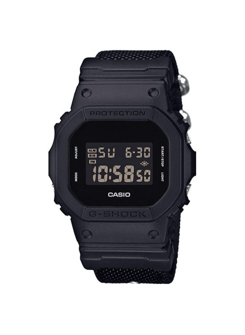 كاسيو ساعة يد رقمية ومقاومة للماء طراز DW-5600BBN-1ER للرجال - Image 1