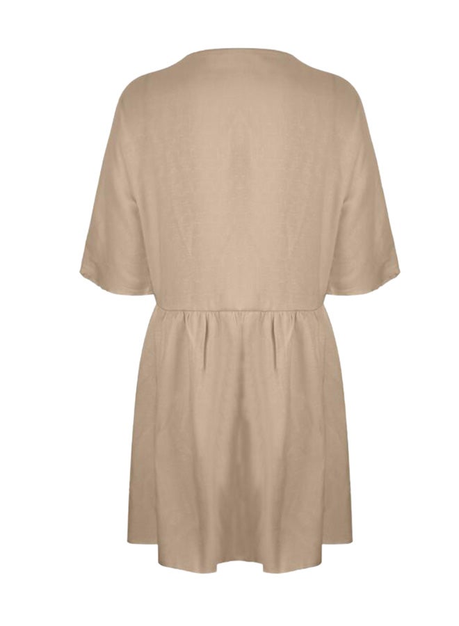 شاربدو فستان مصمم بأزرار إلى الأسفل ومزين بجيوب بيج - Image 2