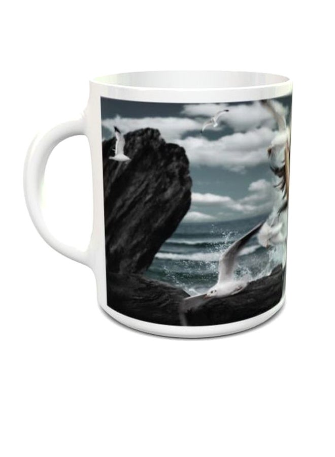 إمبريس مج قهوة مطبوع برسمة تعبر عن الرقص مع طيور النورس أبيض/أسود/بيج