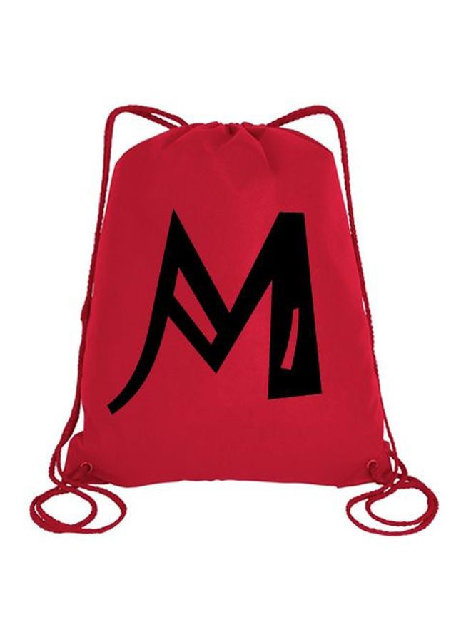 إمبريس حقيبة ظهر رياضية مطبوعة بحرف "M" بتصميم خط الجوكر أحمر وأسود