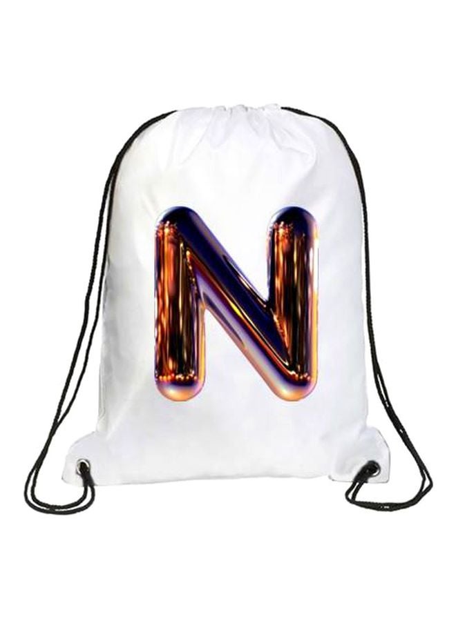 إمبريس حقيبة ظهر برباط سحب للإغلاق مطبوعة بحرف "N" بلون نايت كروم أبيض/ذهبي/أسود