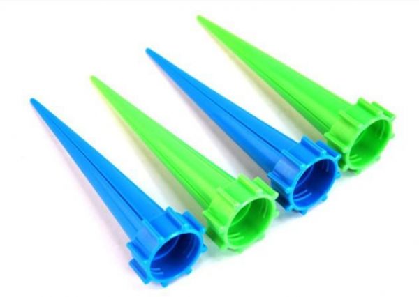 Generic 4-Piece Automatic Bottle Drip Water Sprinkler Blue/Green