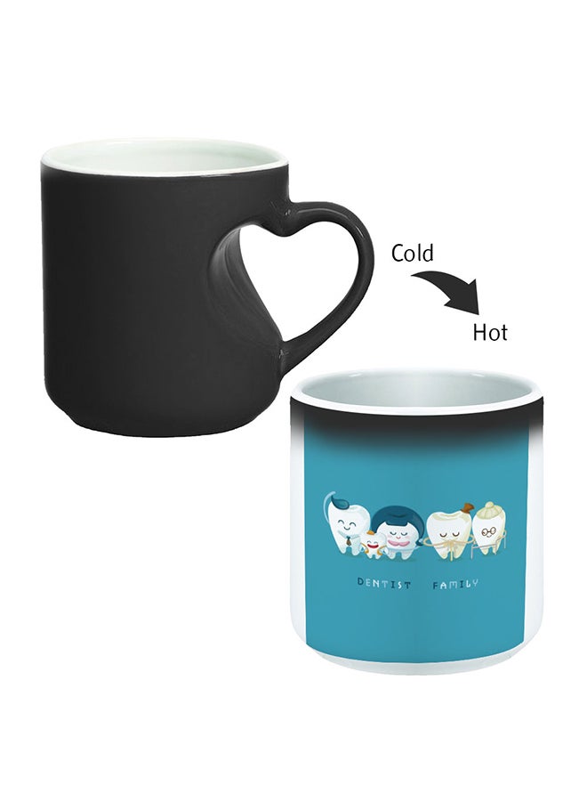 قدح قهوة سحري مطبوع بتصميم عائلة الأسنان بمقبض بشكل قلب أسود
