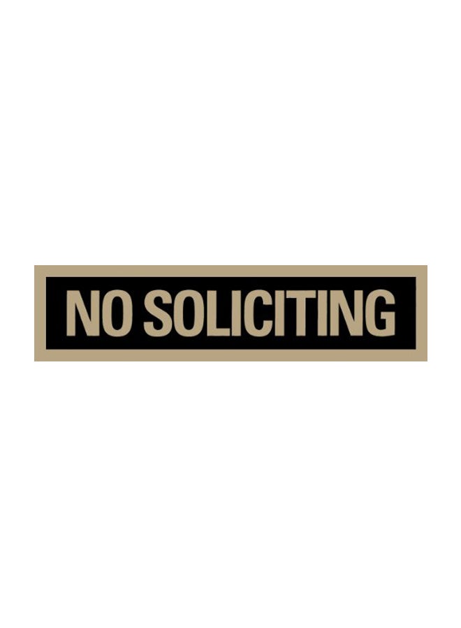 لافتة ذاتية الالتصاق بعبارة "No Soliciting" أسود/ذهبي