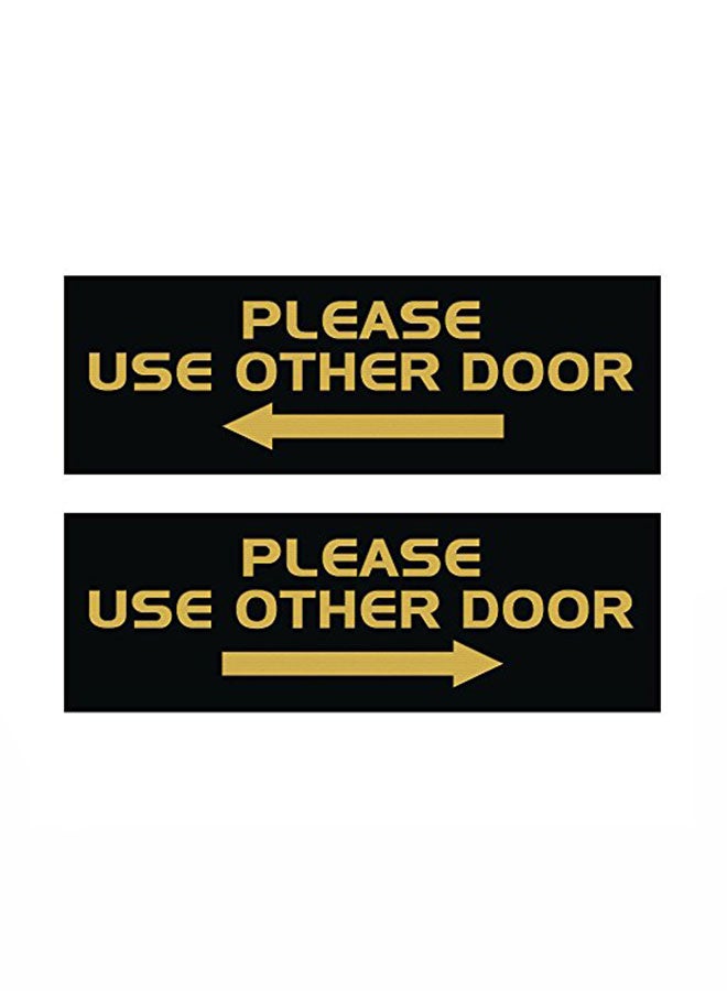 عبوة مكونة من لافتتين تحملان عبارة "OTHER DOOR" أسود