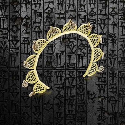 بيج ديزاين سوار يعود تاريخ إلى عام 3000 قبل الميلاد مصنوع من النحاس ومطلي بالذهب على شكل الدورة الشمسية - Image 1