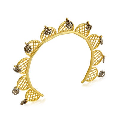 بيج ديزاين سوار يعود تاريخ إلى عام 3000 قبل الميلاد مصنوع من النحاس ومطلي بالذهب على شكل الدورة الشمسية - Image 3