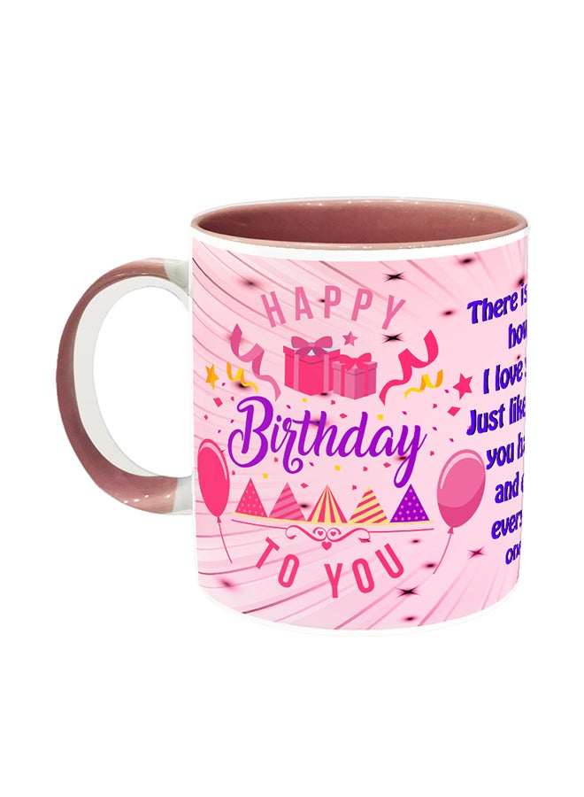 مج قهوة من السيراميك باللونين الأبيض والوردي بتصميم عبارة "Happy Birthday To Mom" تصميم 113