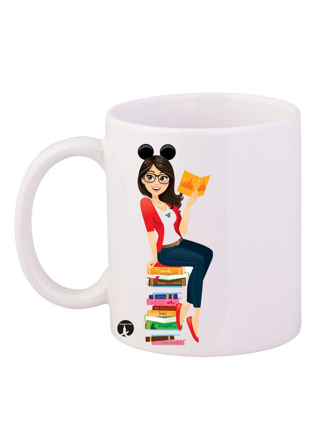 بي بي مج يمتاز بتصميم مريح وجدار سميك ومتين ومقاوم للحرارة ومزين بطبعة مستوحاة من أفلام ديزني أبيض/أصفر/أسود