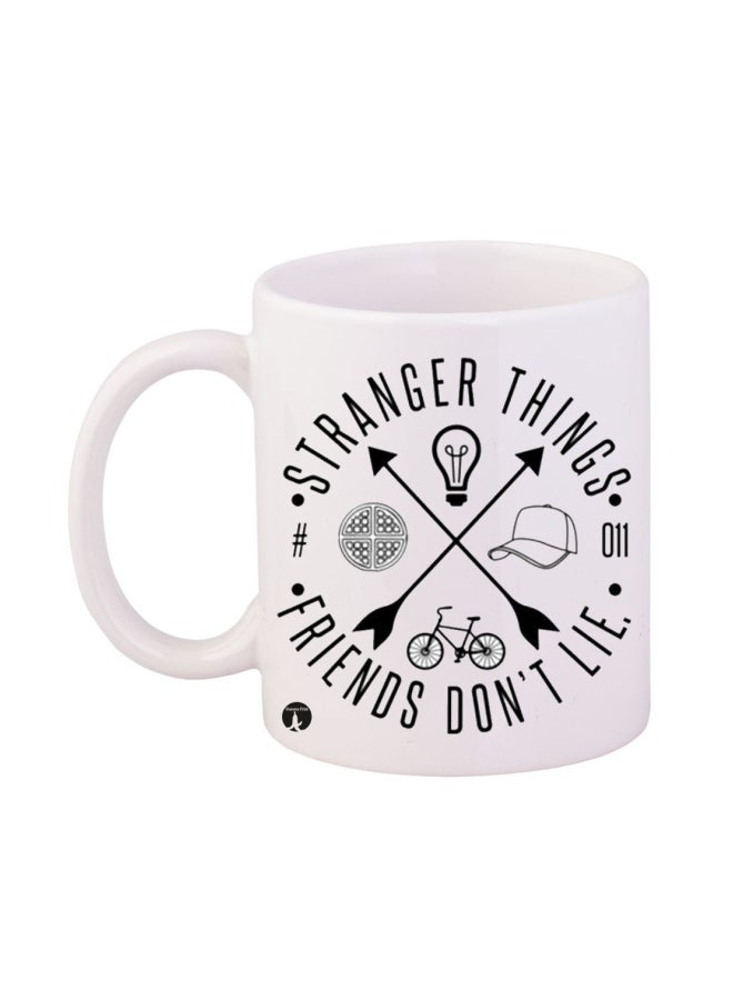 بي بي مج مطبوع عليه عبارة "Stranger Things أبيض/ أسود