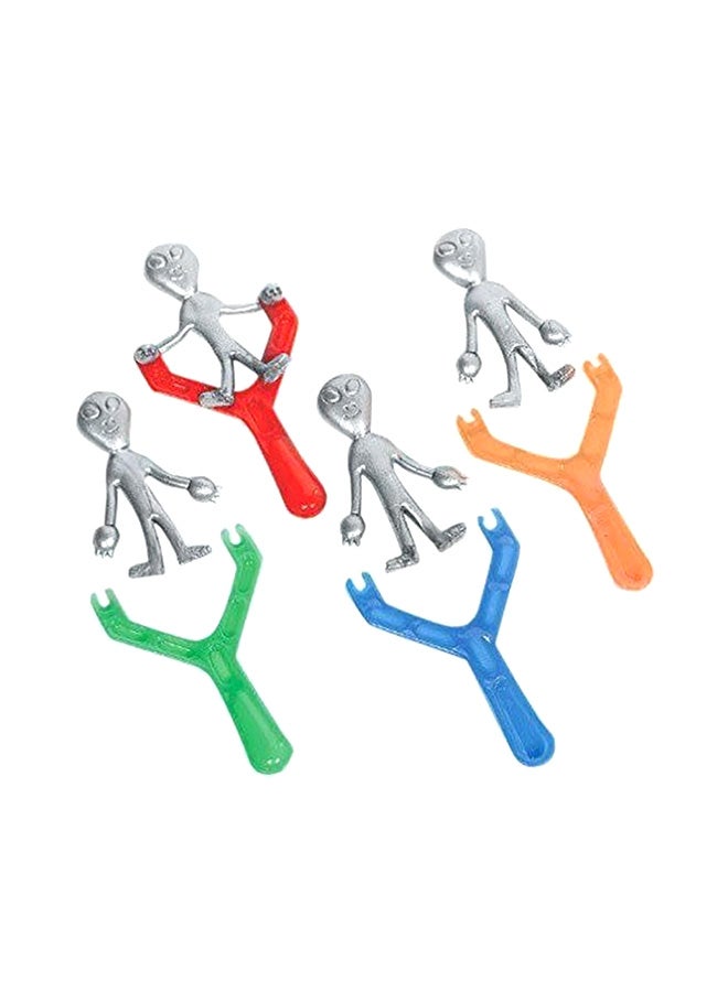 أمسكان مجموعة مكونة من 12 قطعة من ألعاب الرمي بتصميم كائنات فضائية من فيلم "Alien Attack"