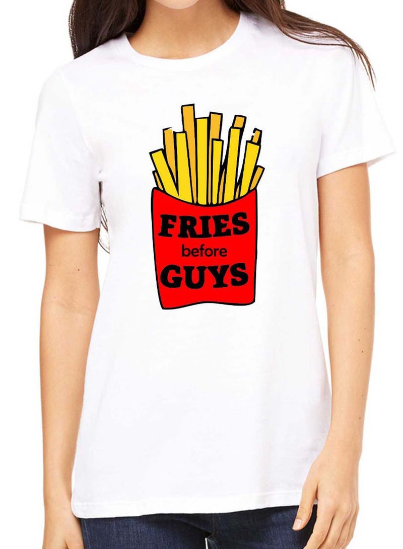 أف إم ستايلز تيشيرت بأكمام قصيرة مطبوع عليه عبارة "Fries Before Guys" أبيض - Image 2