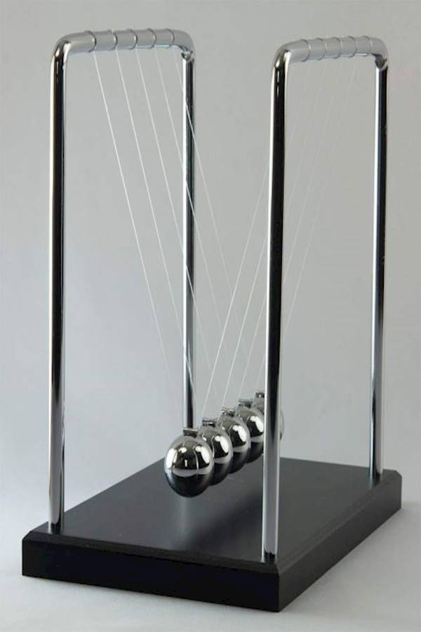 Classic Newtons Cradle Balance Ball  - Image 2