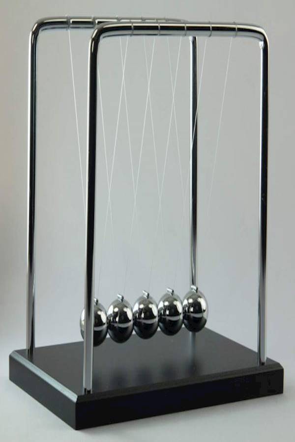 Classic Newtons Cradle Balance Ball  - Image 3