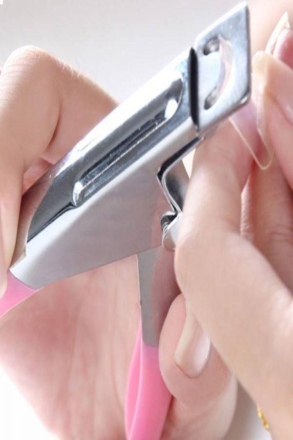 Nail Clipper Silver/Pink - Image 2