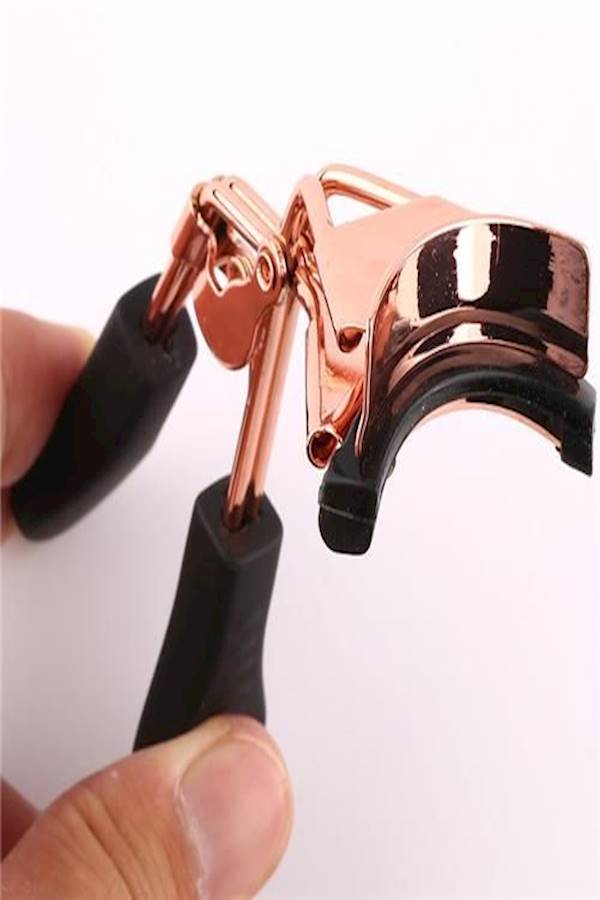 Professional Eyelash Curler Gold - Image 5