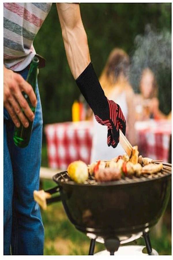Heat Resistant Oven Mitts Black/Red  - Image 4