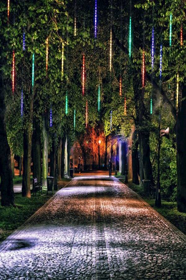 أنابيب إضاءة مقاومة للماء تعمل بالطاقة الشمسية مزودة بـ 360 مصباح LED للاستحمام النيزكي متعدد الألوان 30سنتيمتر - Image 4