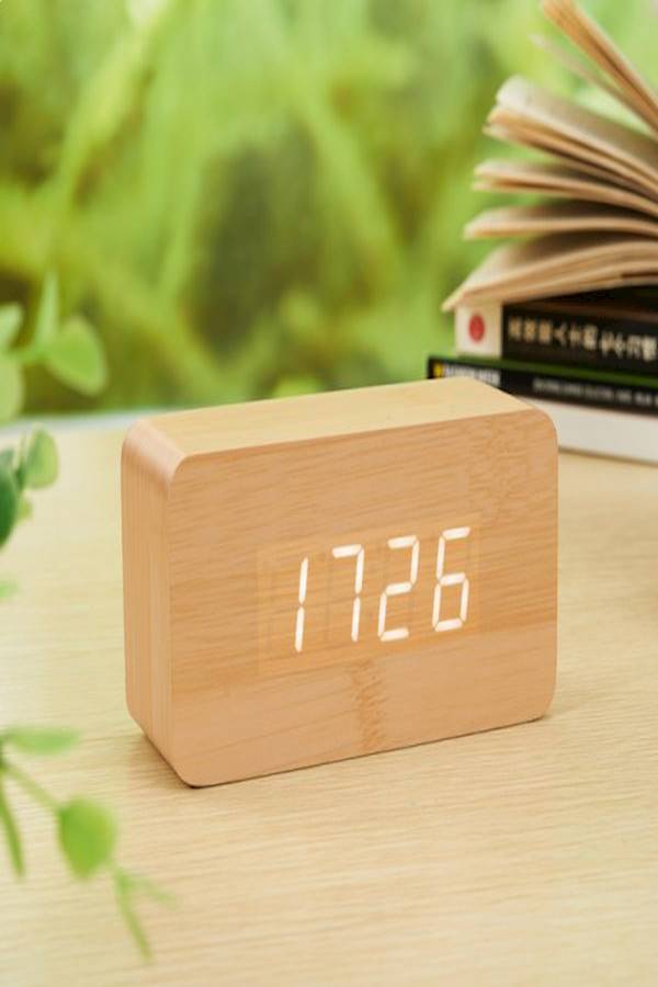 ساعة منبه مزوّدة بإضاءة LED بنمط متجزع بني - Image 3