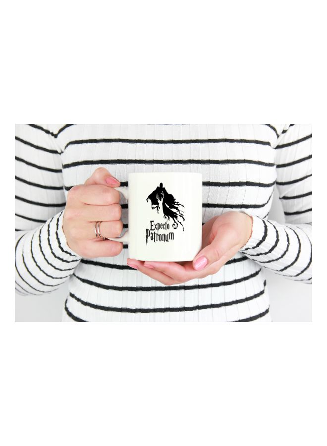لاود يونيفيرس مج قهوة مزين بطبعة عبارة "Expecto Patronum" أبيض/ أسود - Image 3
