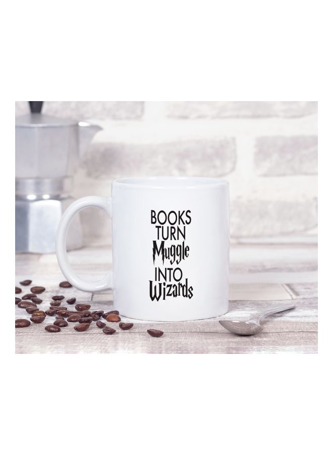 لاود يونيفيرس مج قهوة مزين بطبعة اقتباس "Books Turn Muggle" أبيض/ أسود - Image 2