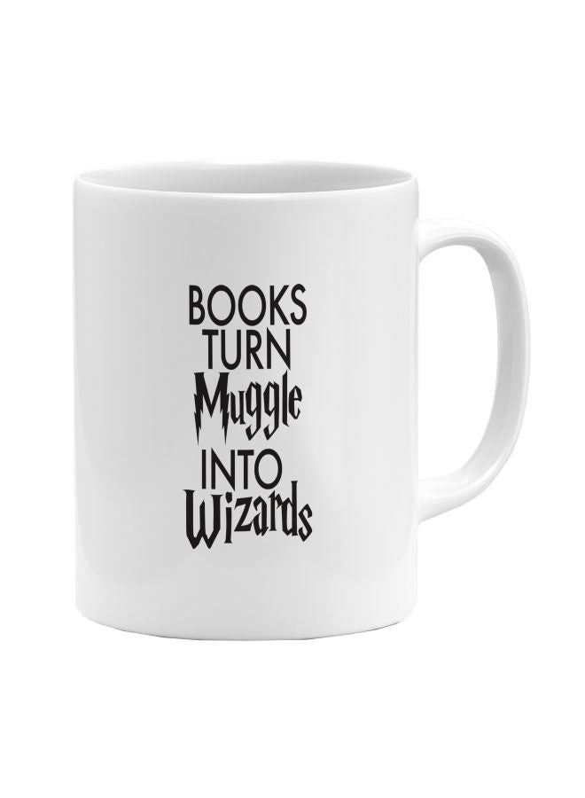 لاود يونيفيرس مج قهوة مزين بطبعة اقتباس "Books Turn Muggle" أبيض/ أسود - Image 1