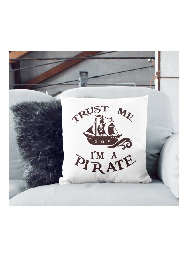 وسادة زينة بطبعة كلمة "Pirate" البني/الأبيض 16x16بوصة - Image 2