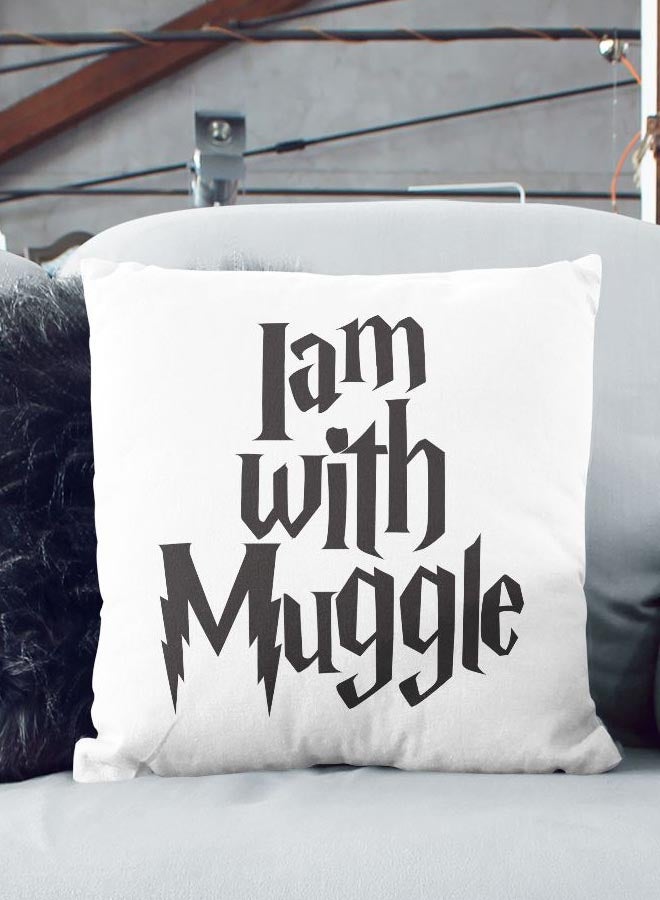 وسادة ديكور بطبعة تحمل عبارة I Am With Muggle أبيض/ أسود 16x16بوصة - Image 2