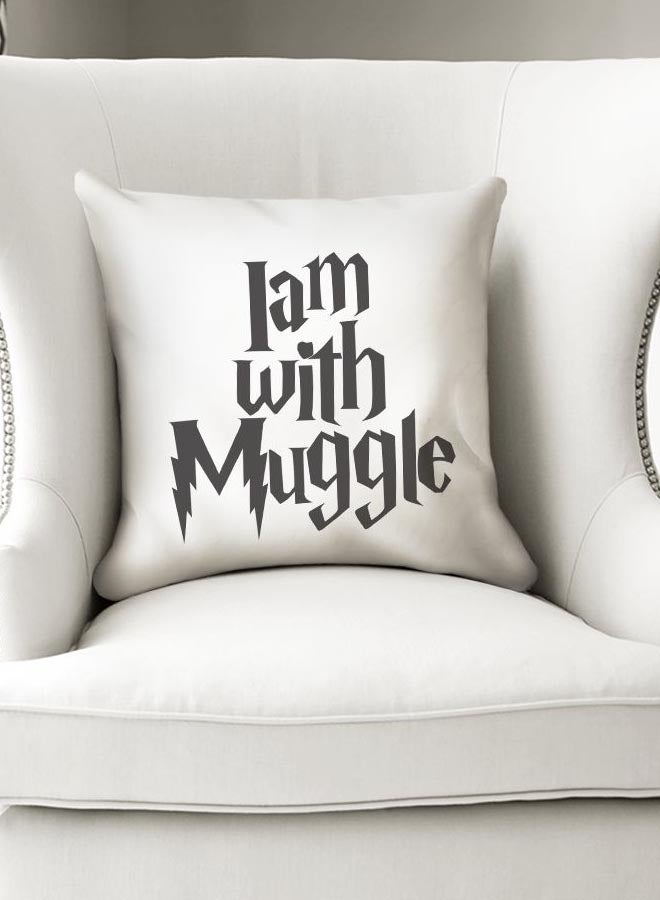 وسادة ديكور بطبعة تحمل عبارة I Am With Muggle أبيض/ أسود 16x16بوصة - Image 3